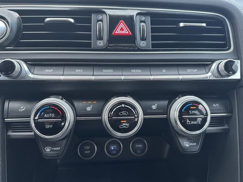 Used 2023 Genesis G70 2.0T image 27