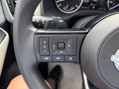 Used 2023 Nissan Rogue SV AWD/4WD image 11