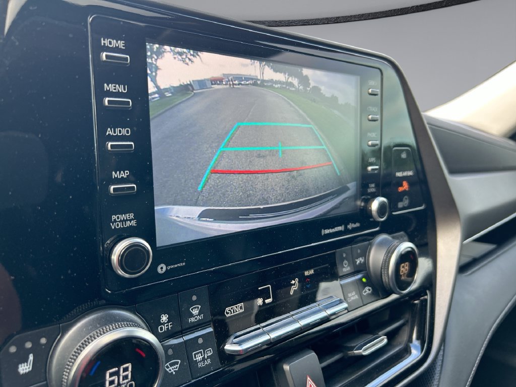 Used 2022 Toyota Highlander XLE FWD image 23