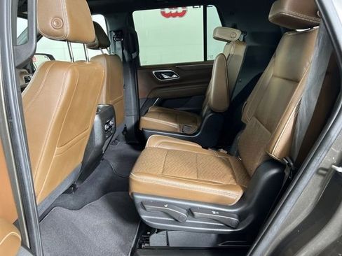 Used 2021 Chevrolet Tahoe High Country w/ Premium Package image 18