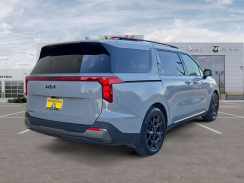 Used 2025 Kia Carnival SX w/ SX Dark Edition Package FWD image 5