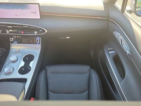 Used 2026 Genesis GV70 2.5T Select image 17