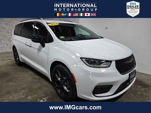 Used 2024 Chrysler Pacifica Touring-L w/ S Appearance Package AWD/4WD image 1