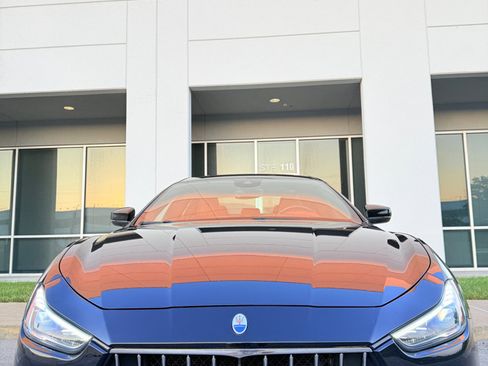 Used 2018 Maserati Ghibli GranSport image 2