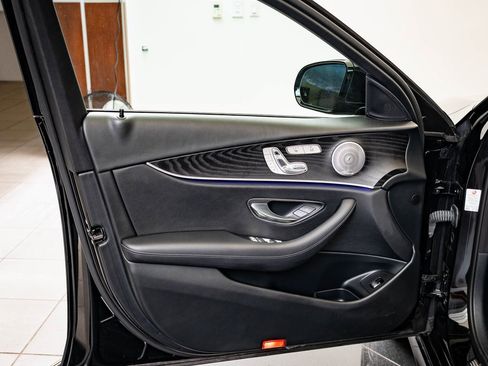 Used 2018 Mercedes-Benz E 400 4MATIC Sedan image 24