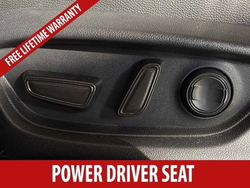 Used 2025 Toyota Camry SE FWD image 7