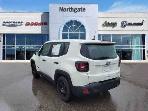 Used 2021 Jeep Renegade Sport FWD image 3
