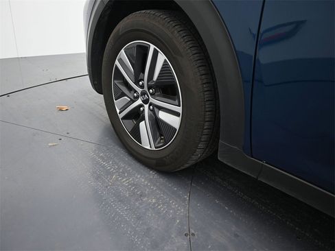 Used 2020 Kia Niro LXS image 12