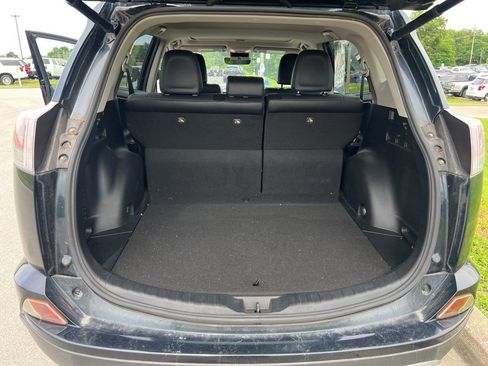 Used 2018 Toyota RAV4 Limited FWD image 10