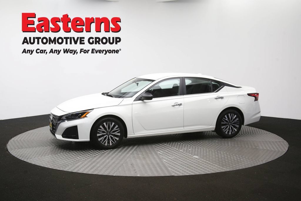 Used 2025 Nissan Altima 2.5 SV FWD image 55
