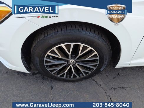 Used 2019 Volkswagen Jetta SE w/ Cold Weather Package image 29