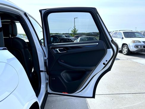 Used 2023 Porsche Macan Turbo AWD/4WD image 17