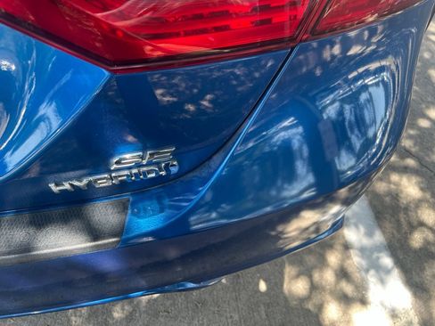 Used 2018 Toyota Camry SE w/ Accessory Appearance Package FWD image 4