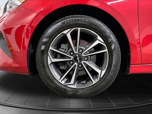 Used 2024 Kia Forte LXS w/ LXS Technology Package FWD image 9