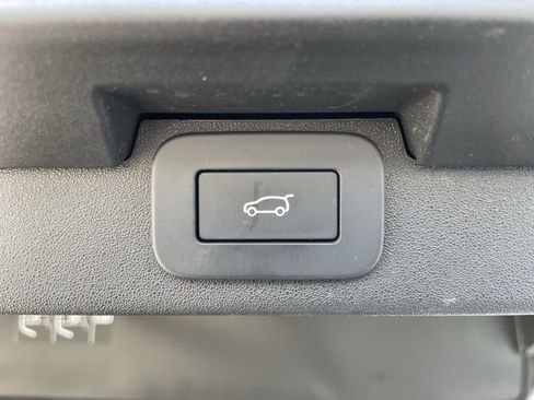 Certified 2025 Land Rover Discovery Dynamic SE AWD/4WD image 41