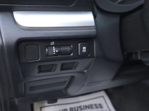 Used 2017 Subaru Crosstrek 2.0i AWD/4WD image 21
