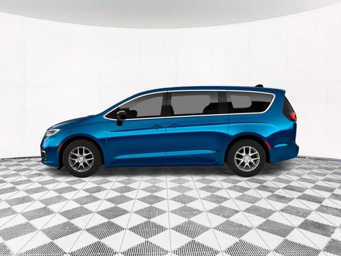New 2026 Chrysler Pacifica Select image 4
