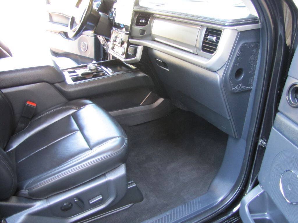 Used 2024 Ford Expedition XLT RWD image 20