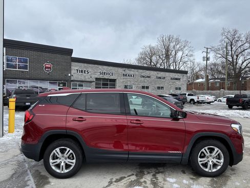 Used 2019 GMC Terrain SLE FWD image 2