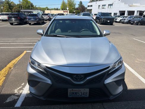 Used 2018 Toyota Camry SE FWD image 3