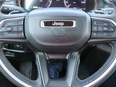 Used 2024 Jeep Grand Cherokee Laredo AWD/4WD image 20