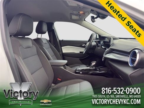 Used 2025 Chevrolet Trax LT w/ LT Convenience Package image 17