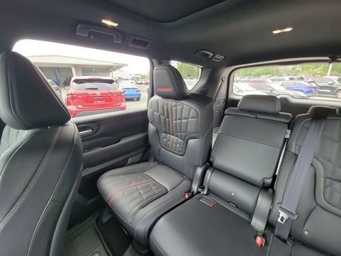 Used 2025 Nissan Armada PRO-4X w/ Pro-4X Premium Package AWD/4WD image 4