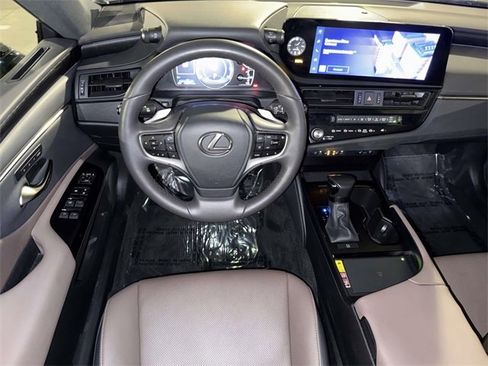 Certified 2023 Lexus ES 350 w/ Premium Package image 4