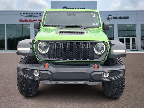 Used 2025 Jeep Gladiator Mojave w/ Convenience Group AWD/4WD image 2