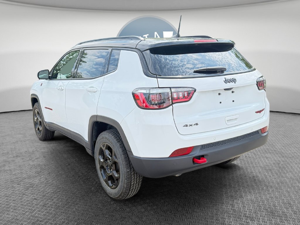 Used 2023 Jeep Compass Trailhawk w/ Trailhawk Convenience Group AWD/4WD image 6