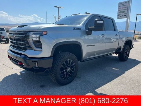 Used 2025 Chevrolet Silverado 3500 LTZ w/ LTZ Plus Package AWD/4WD image 8