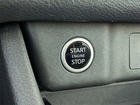 Used 2023 Nissan Rogue S image 5