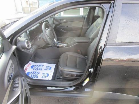 Certified 2025 Chevrolet Trax ACTIV w/ Sunroof Package image 18