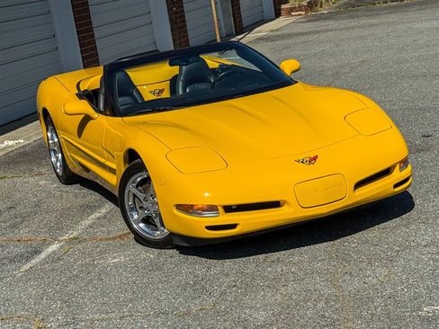 Used 2004 Chevrolet Corvette Convertible w/ Preferred Equipment Group RWD image 33