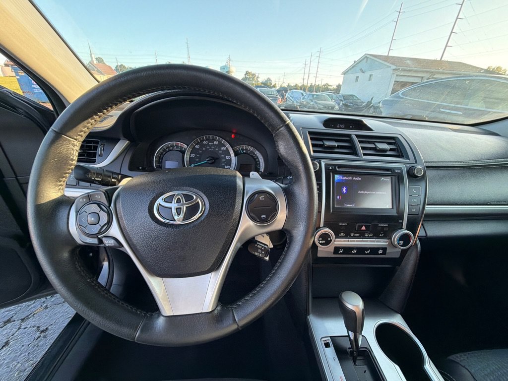 Used 2014 Toyota Camry SE FWD image 17