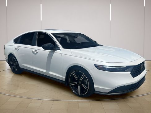Used 2023 Honda Accord Sport image 9