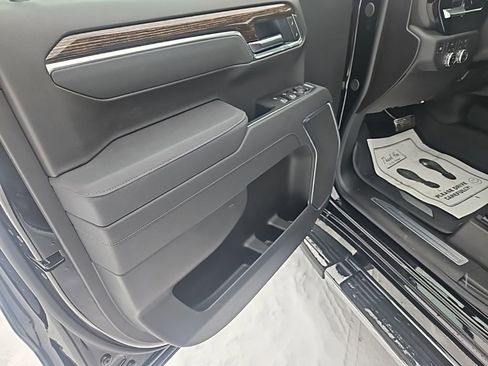 New 2026 GMC Sierra 1500 SLE w/ Preferred Package image 9