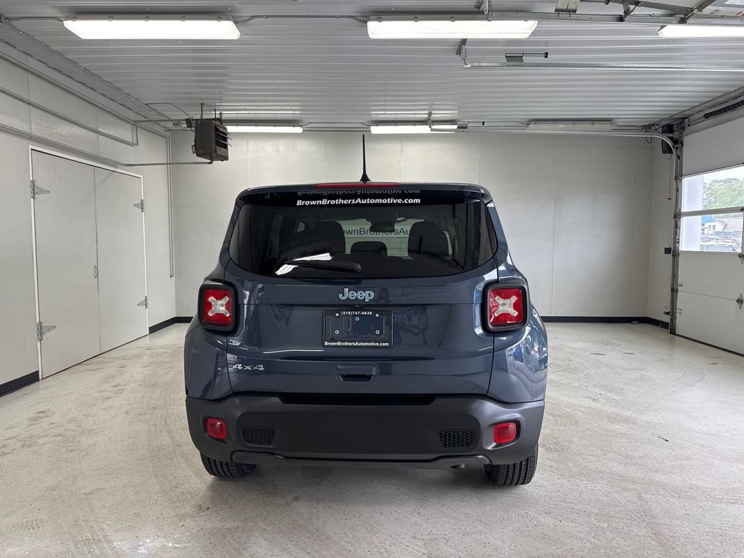 Used 2023 Jeep Renegade Latitude AWD/4WD image 5