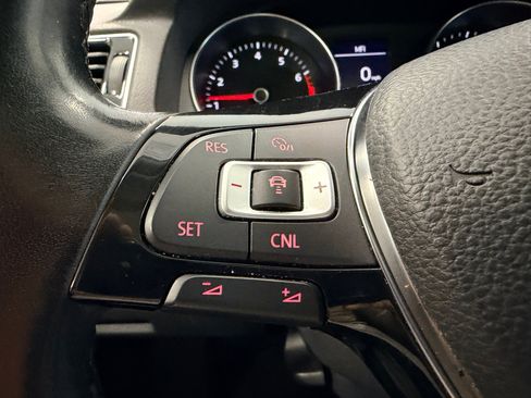 Used 2018 Volkswagen Passat 2.0T SE image 32