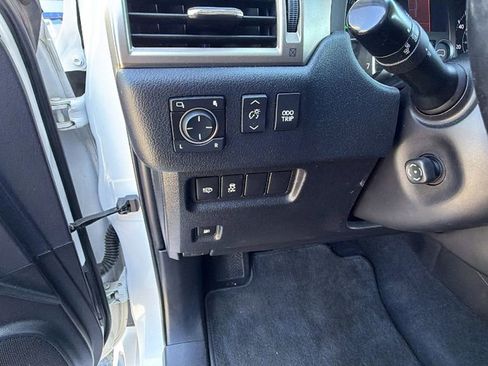 Used 2017 Lexus GX 460 Premium w/ Premium Package image 29