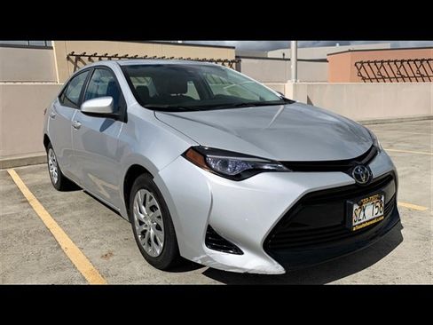 Used 2017 Toyota Corolla LE FWD image 3