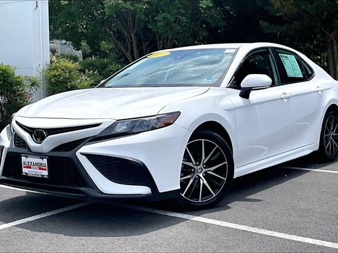 Used 2023 Toyota Camry SE w/ Convenience Package FWD image 1