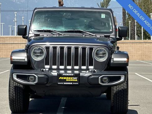 Used 2018 Jeep Wrangler Unlimited Sahara AWD/4WD image 9