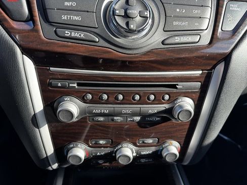 Used 2014 Nissan Pathfinder SL image 13