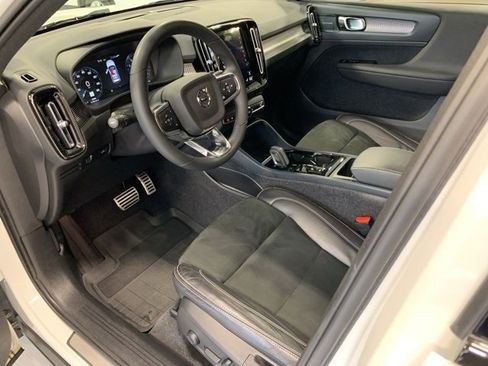 Used 2022 Volvo XC40 T5 R-Design w/ Climate Package image 16