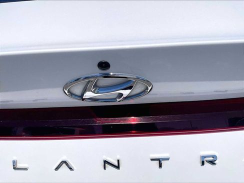 Used 2021 Hyundai Elantra SEL FWD image 11