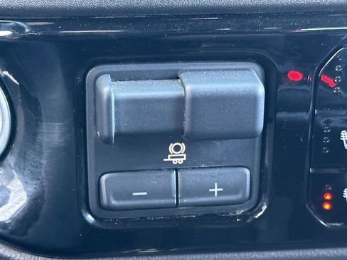 Used 2023 Chevrolet Silverado 1500 ZR2 w/ Technology Package AWD/4WD image 25