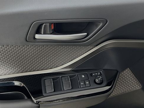 Used 2021 Toyota C-HR Limited image 17