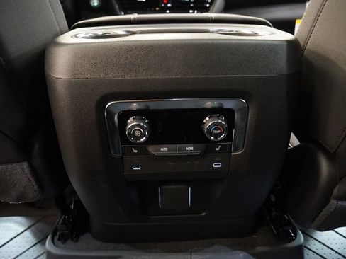 New 2026 Chevrolet Suburban Premier w/ Sun And Tow Package AWD/4WD image 33
