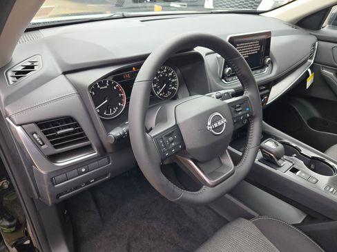 New 2026 Nissan Rogue SV FWD image 10